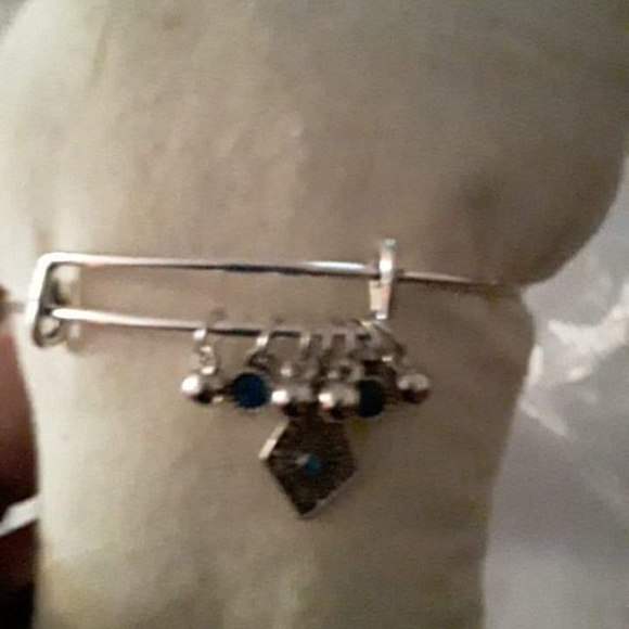 Bracelets - Picture 6 of 10